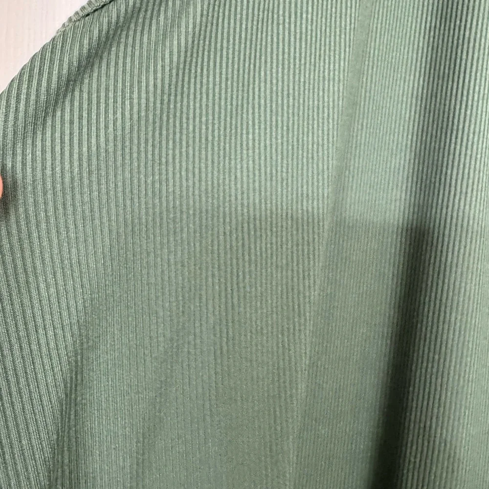 32 Degrees Green Sleeveless Halter Midi Dress - Picture 2 of 3